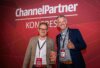 Geschäftsführer vor einer roten Wand, wo ChannelPartner drauf steht, zum Thema "beste IT-Dienstleister Deutschlands 2023