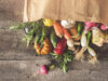 Titelbild Kundenreferenz "Einfacher Abrechnungsprozess im Lebensmittelhandel" Einkaufstüte mit Gemüse drin, welches raus guckt