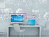 Digitaler Workplace mit Desktop PC und Laptop auf Tisch mit Stuhl davor, digiale Prozesse visualisiert in der Wand
