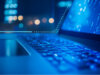 Symbolbild zu VMware-Virtualisierung: aufgeklappter Laptop mit Sicht auf den Monitor