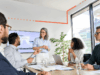 Warum ERP-Projekte scheitern - Blog-Beitrag | Symbolbild: Team in einem Projekt-Meeting