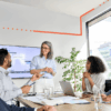 Warum ERP-Projekte scheitern - Blog-Beitrag | Symbolbild: Team in einem Projekt-Meeting